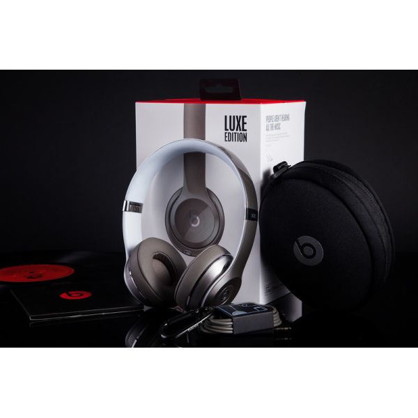 Newest 2016 Beats by Dr.Dre Solo2 On-Ear Wired Luxe Edition Headphones Silver New Beats by Dr. Dre Solo2 Wired On-Ear