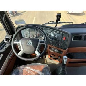 2025 XCMG 12T Truck Mounted Crane with HOWO Chassis