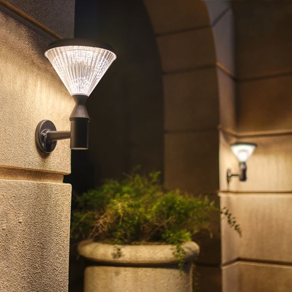 Residential Solar Wall Light with IP65 Waterproof Level and Taper Shape 5W Power
