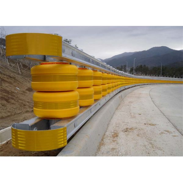 Yellow Red EVA Filled Safety Roller Barrier High Energy Absorption And Low Reaction 1