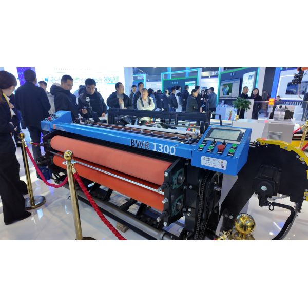 Light Duty Automatic Wire Mesh Machine 1300mm Quick Changeover Reliable Drive