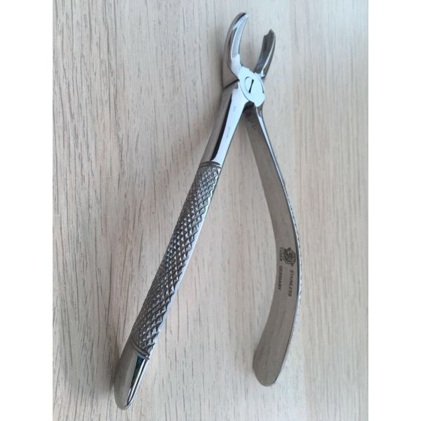Right #6 #7 Dental Pliers For Pulling Teeth , Extraction Instruments Forceps Long Lifetime