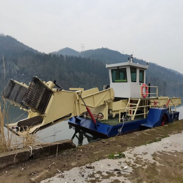 Africa 10 Cubic Capacity Aquatic Weed Harvester With Hydraulic System For Moderate Water Areas