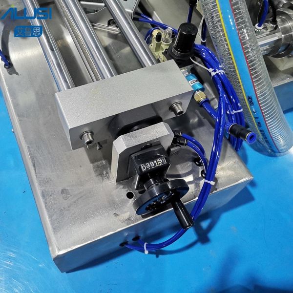 Stainless Steel Pneumatic Liquid Filling Machine Horizontal Automatic Bottle Filling
