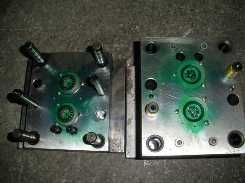 Buy Customized service of gear molding high-precision plastic gear mould at wholesale prices