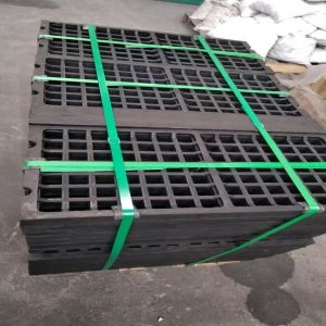 China Mining Rubber Panel 305×610mm 80 Shore Hardness with Cutter Apertures for Wet Ore Processing on sale