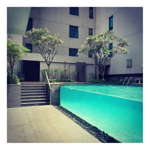 Customized Modern Rooftop Acrylic Outdoor Swimming Pool with Transparent