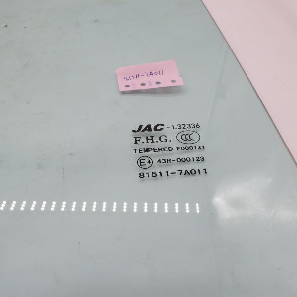 High quality Left door glass 81511-7A011