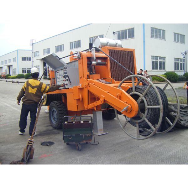 Durable 250KN Hydraulic Puller Tensioner For Four Bundled Conductor 9000kg Weight