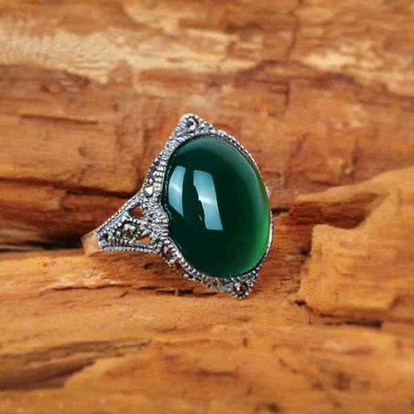 925 Silver with Oval Green Agate Vintage Marcasite Ring (R121404)