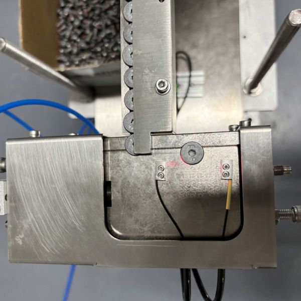 OEM/ODM Vibratory Bowl Feeder Machine Rotary Orienting Metal Screws Feeding System