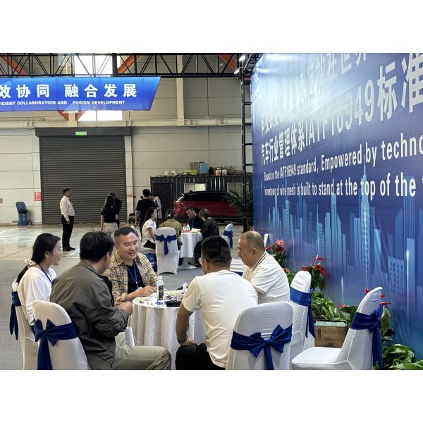 1.6m Light Duty Automatic Wire Mesh Machine Loom 120 r/h Low Maintenance