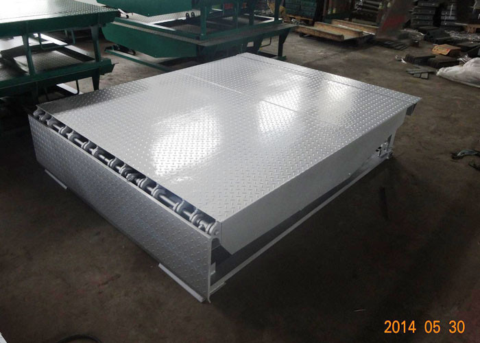 Hot Blast Galvanized Hydraulic Dock Leveler With 15 Ton Capacity