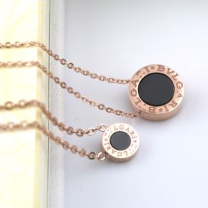 China Fashion Pendant Jewelry Women Stainless Steel Necklace with Black Shell, Cluster Choker Necklace on sale