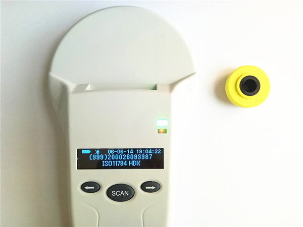 TPU Passive LF HDX Animal RFID Animal Ear Tag 134.2KHz With Buttons ISO11784/5