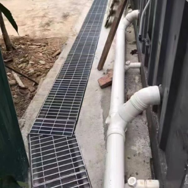 Q345 Grade Non Slip Flat Bar Type Steel Grating Platform For Safe Durable Flooring Solution