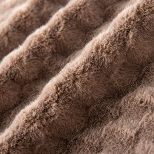 Front Material 100% Polyester Faux Fur Plush Fabric for Garment and Throw