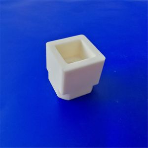 Alumina insulating ceramics