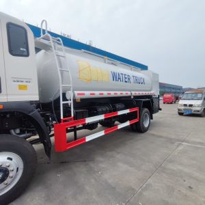 HOWO 12CBM Mobile Fuel Truck New 4*4 Manual Transmission 4x2 Drive Wheel Oil