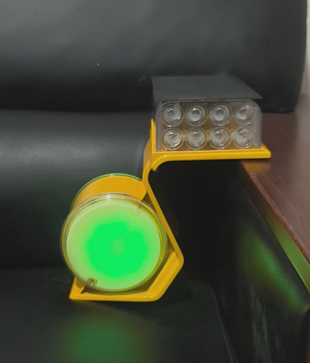 Solar Guardrail Reflective Trapezoid Delineator Yellow & Red LED Light Plastic Material Modern Guardrail Delineator
