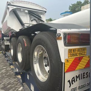 Jamieson Tanker Trucks Premium - Grade Equipment for Specialized Liquid
