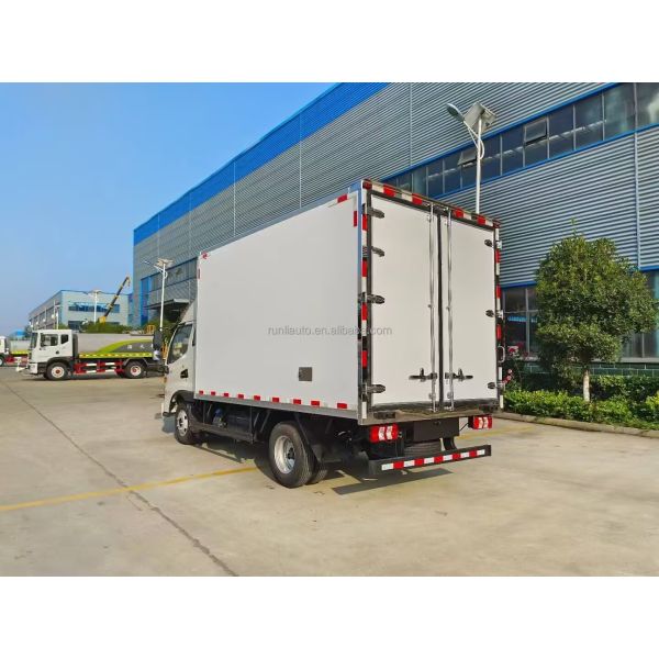 China Factory Customized JAC V5 Refrigerator Truck Freezer Food Meat Transport Container Box Refrigerated Truck