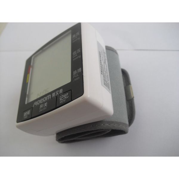 Measure diastolic and systolic pressure, heart rate Portable Blood Pressure