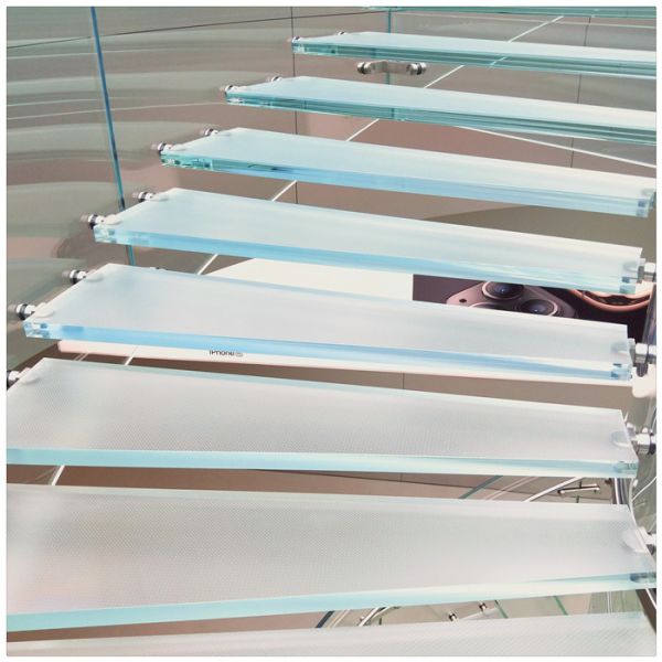 High Quality Anti slip Low Iron Toughened Laminated Glass Customized Size Non-slip Multi Layer Tempered Stairs Glass