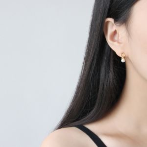 925 Sterling Silver Shell Pearl Stud Earrings Knotted Shape For Student