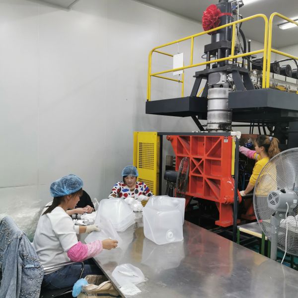 GB 4806.7-2016 Certificate Plastic Collapsible Petrol Can Folding Bucket With Faucet 5L