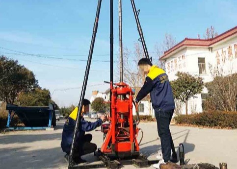 Buy 50m Portable Hydraulic Water Well Drilling Machine Vertical Spindle Speed 70-650 at wholesale prices