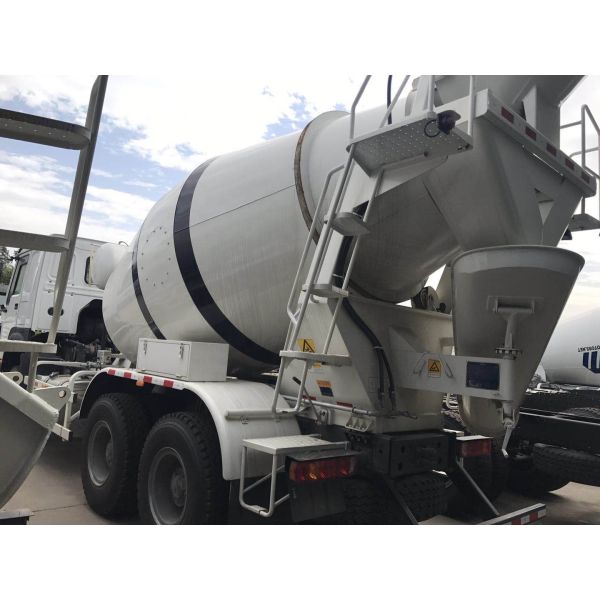 CCC Concrete Construction Equipment Sinotruk Howo 6x4 Howo Mixer Truck 10m³ With HW76 Cab