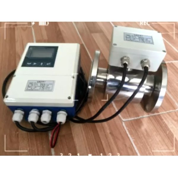 Buy DN2000 Remote Type Flanged End Electromagnetic Flowmeter at wholesale prices