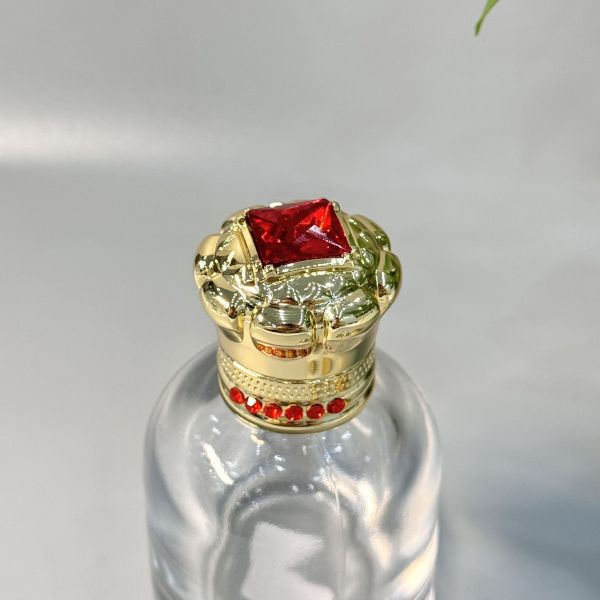 Customize Your Fragrance Packaging with Zamak Perfume Caps Metal Material and Personalization Options