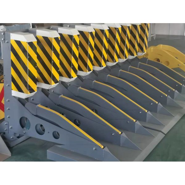 Buy Aluminum Alloy 1144mm Height Road Traffic Barrier at wholesale prices