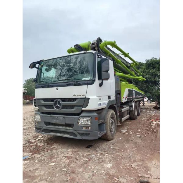 Zoomlion 49m Semi-Dry Truck Mounted Concrete Boom Pump Feeding Height 1540 2018 Model