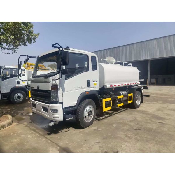Good Quality HOWO 5000 Litres Water Tanker Truck Water Spray Watering Cart Water Truck