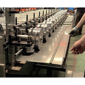 0.3-0.8mm Thickness 400mm 425mm Coverage Straight Tapered Seam Standing Roof