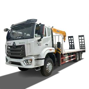 China SINOTRUK HOWO 6x4 Flat Bed Truck Mounted Crane on sale