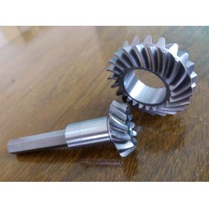 Double-sided Spiral Bevel Gears with Hyperbolic Surface Design for Long Service