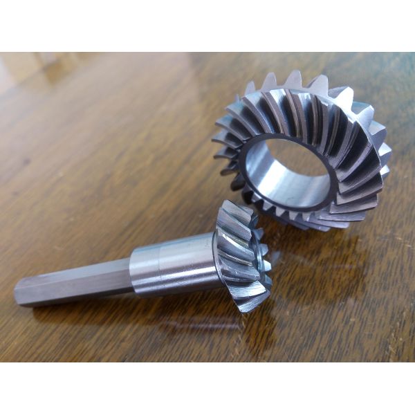 Double-sided Spiral Bevel Gears with Hyperbolic Surface Design for Long Service