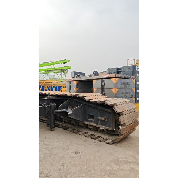 Extremely Efficient ZCC2600 260 Ton Mobile Hydraulic Crawler Crane Heavy Lifting Equipment