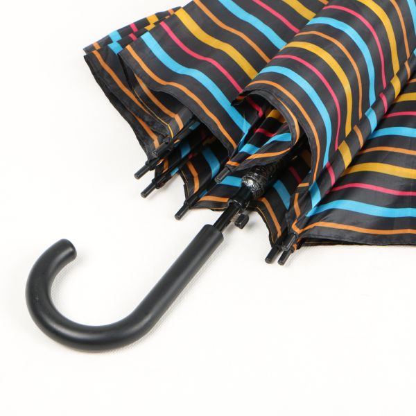 Black Metal Pole Curved Handle Umbrella 190T Pongee Fabric Lightweight