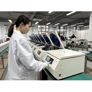 Table Top Laboratory Centrifuge Machine with Max 4*750ml Capacity 6080xg RCF and