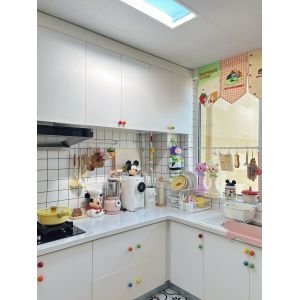 High Quality PVC Laminate Modern Kitchen Cabinet Pantry Cupboard Design