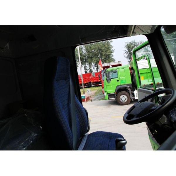 20 cbm SINOTRUK HOWO Tipper Dump Truck With 5800 * 2300 * 1500mm Cargo Body