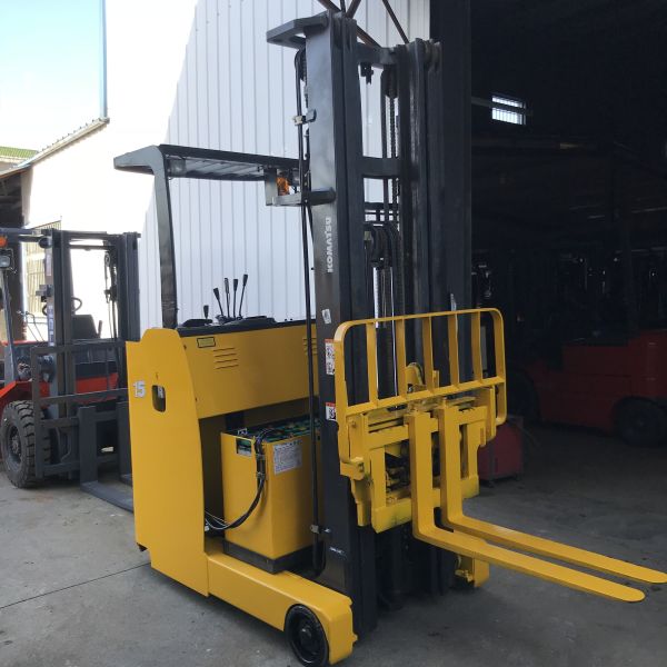 Japan Made Komatsu 1.5ton Electric Reach Truck Used Stand-On Three-Stage Mast Battery-Powered 1.5ton 6m Electric Forklift