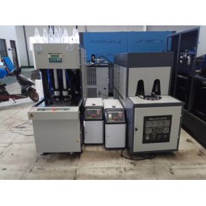 4 Cavity PET Bottle Extrusion Blow Molding Machine Semi Automatic 1800BPH
