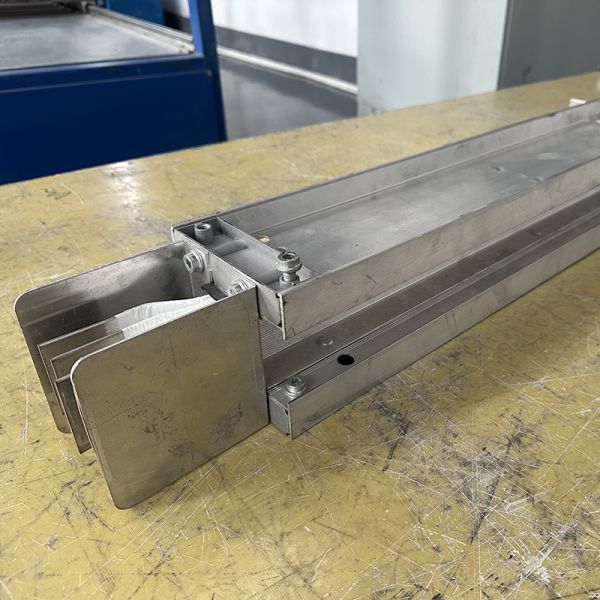 50-60Hz IP54 Busway System & Cable System Busduct Elbow Track