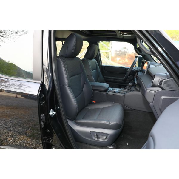 High Speed Toyota Prado SUV Car with Multi-function Steering Wheel and LED Headlight